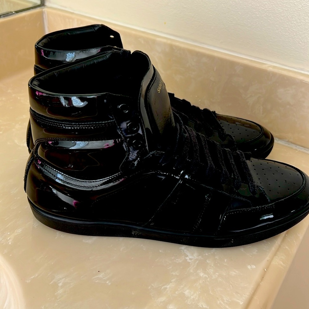 Fresh and leisure. Black patent leather size 12